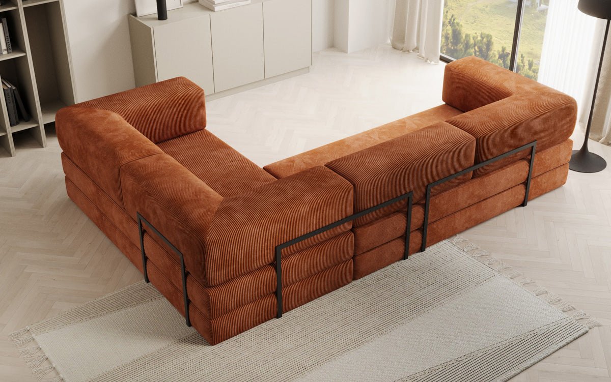 Sofa projektanta Lazy L obita materiałem Cord