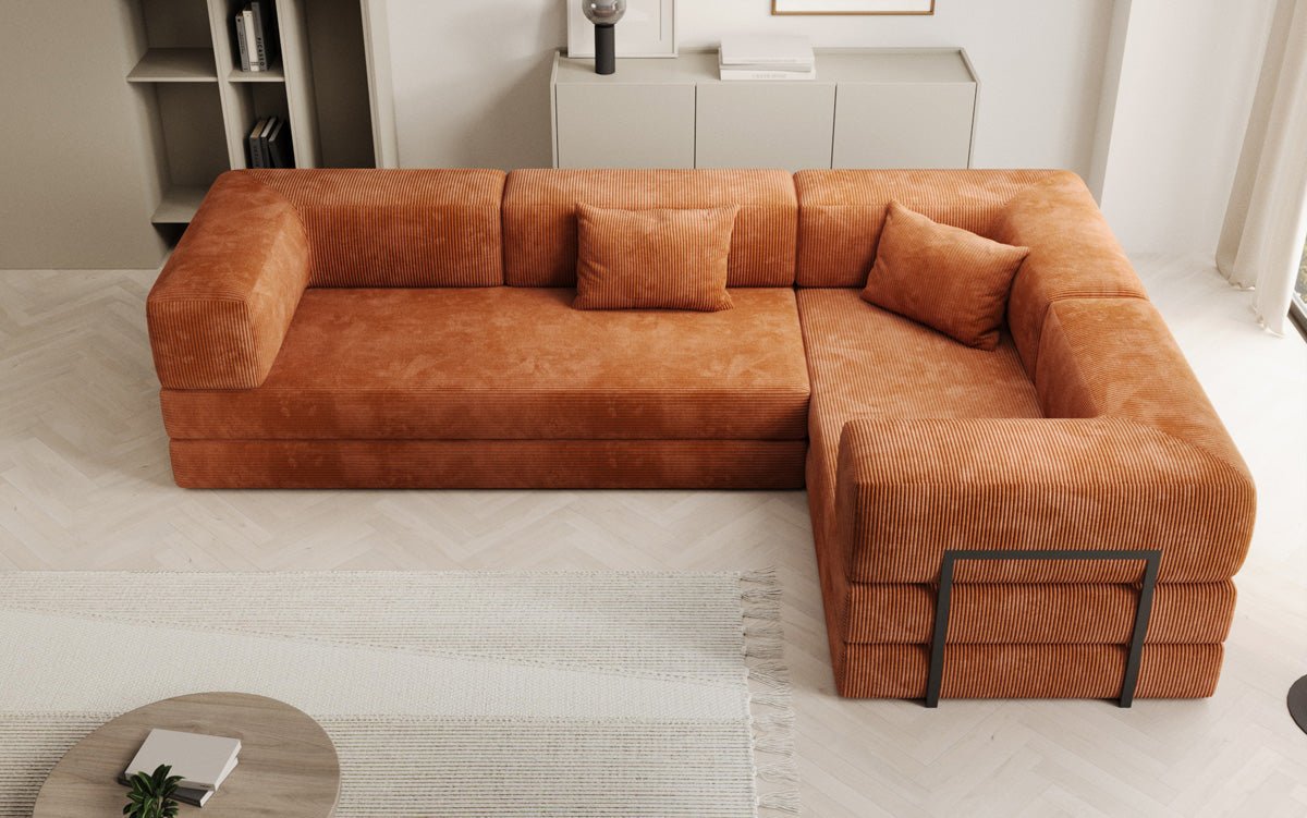 Sofa projektanta Lazy L obita materiałem Cord