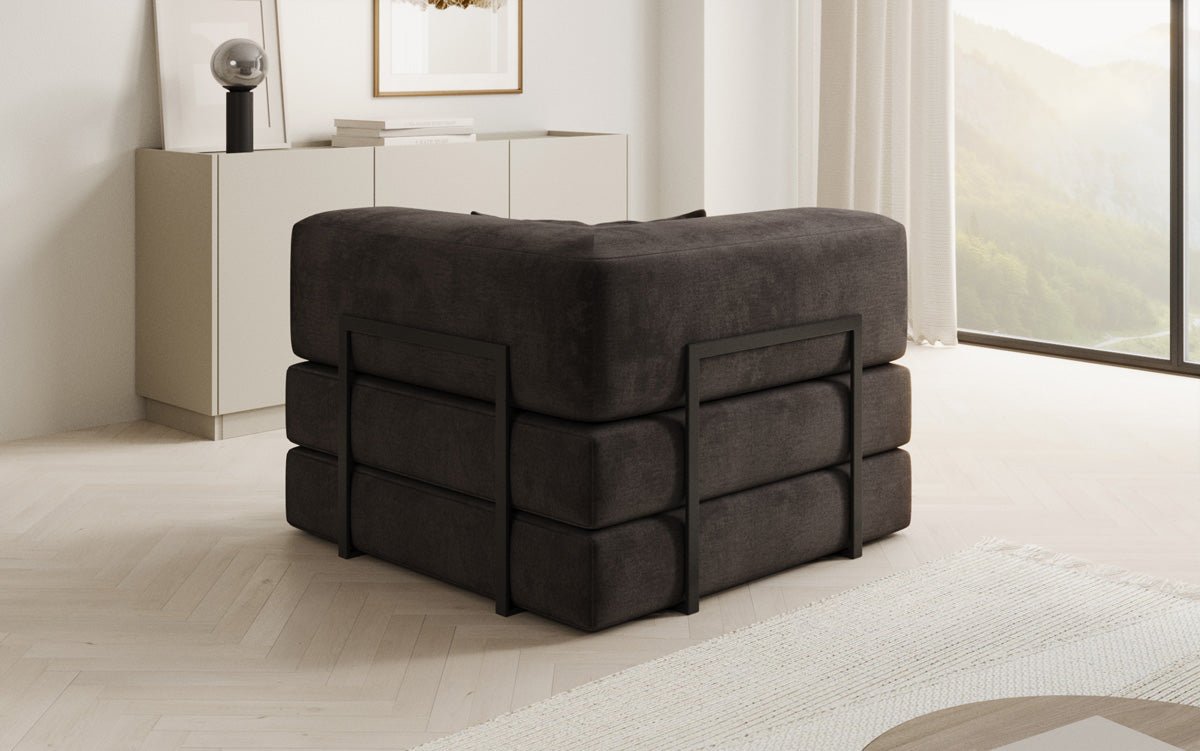 Projektowany fotel Lazy w aksamitnej tapicerce
