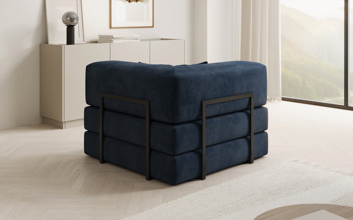 Projektowany fotel Lazy w aksamitnej tapicerce
