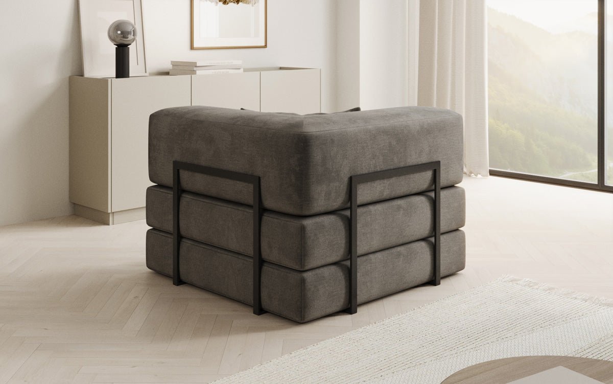 Projektowany fotel Lazy w aksamitnej tapicerce