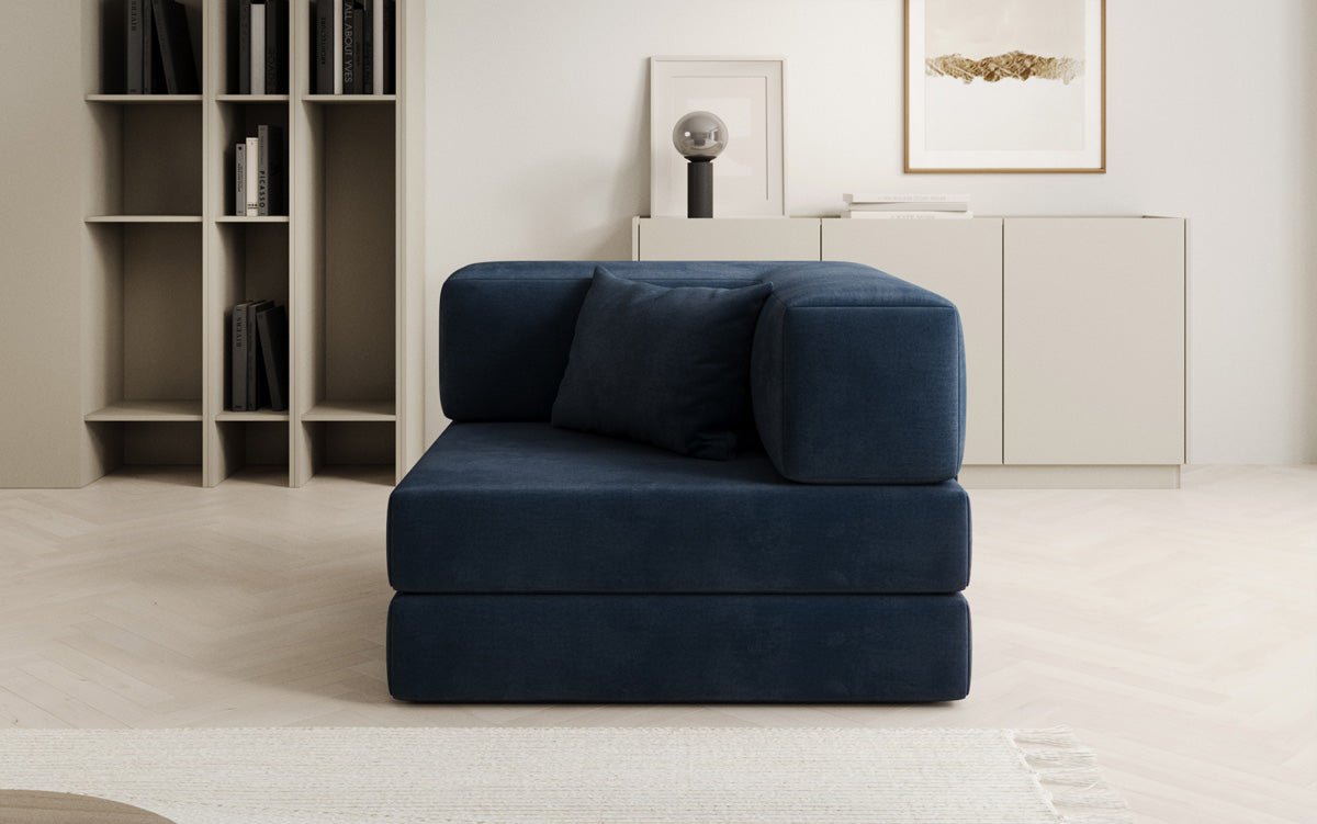 Projektowany fotel Lazy w aksamitnej tapicerce
