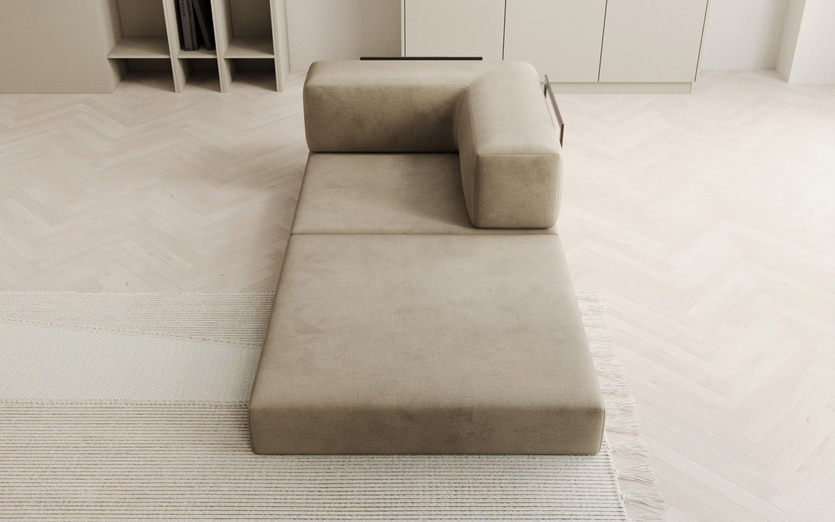 Projektowany fotel Lazy w aksamitnej tapicerce