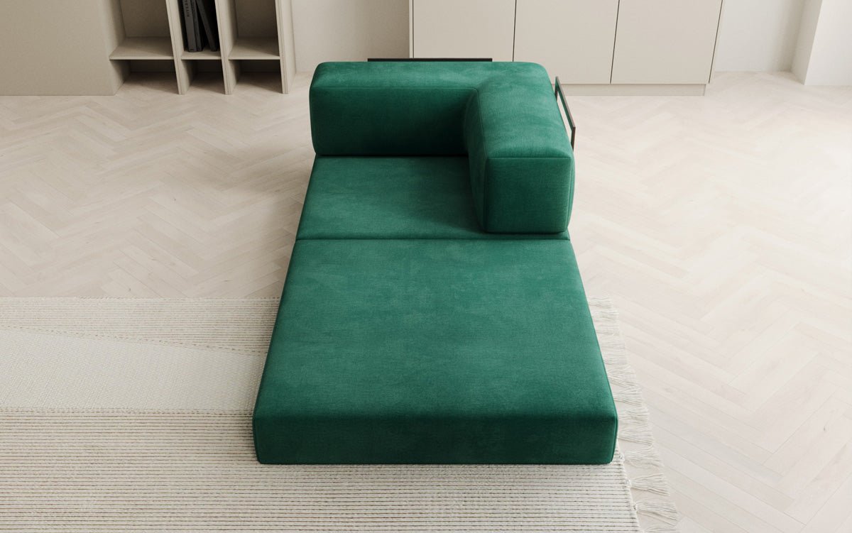 Projektowany fotel Lazy w aksamitnej tapicerce