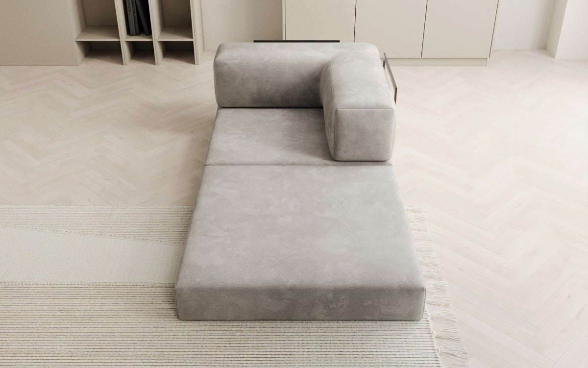 Projektowany fotel Lazy w aksamitnej tapicerce