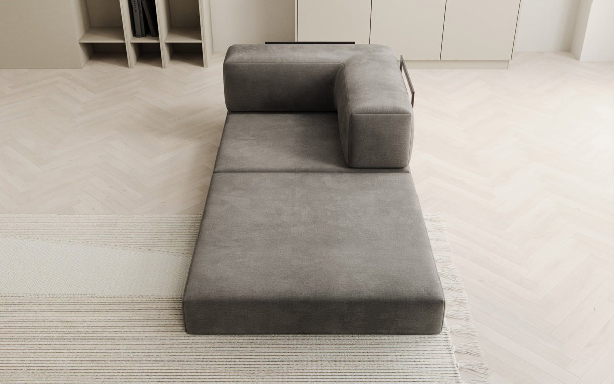 Projektowany fotel Lazy w aksamitnej tapicerce