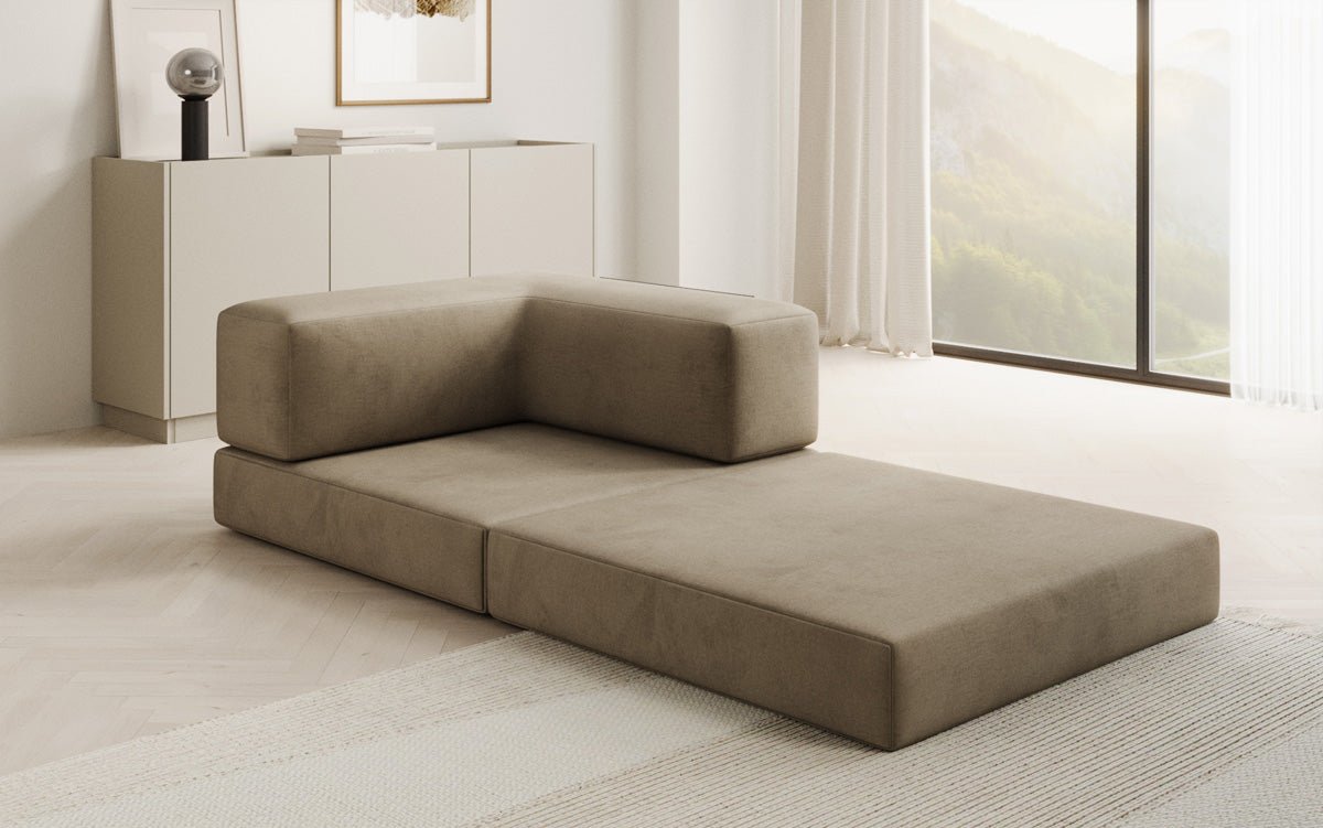 Projektowany fotel Lazy w aksamitnej tapicerce