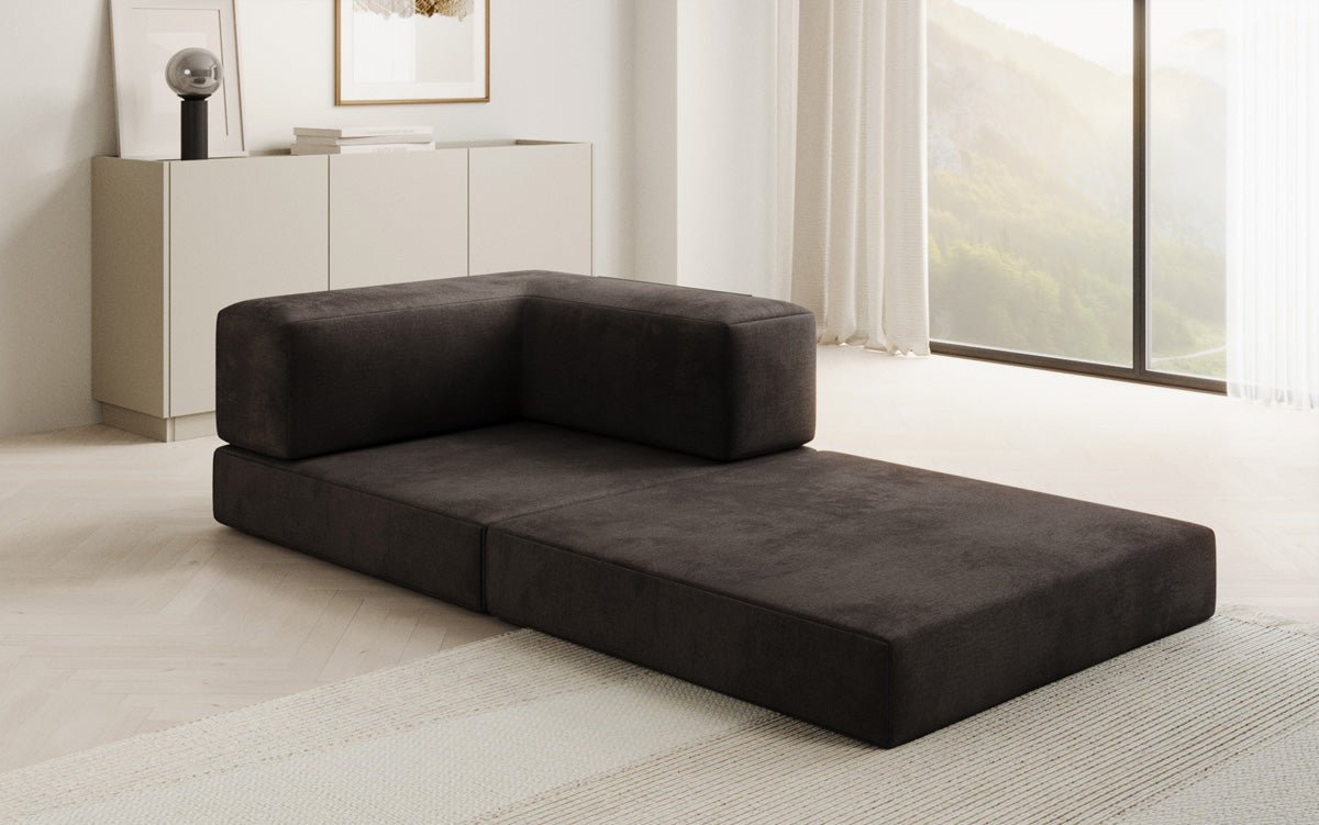 Projektowany fotel Lazy w aksamitnej tapicerce