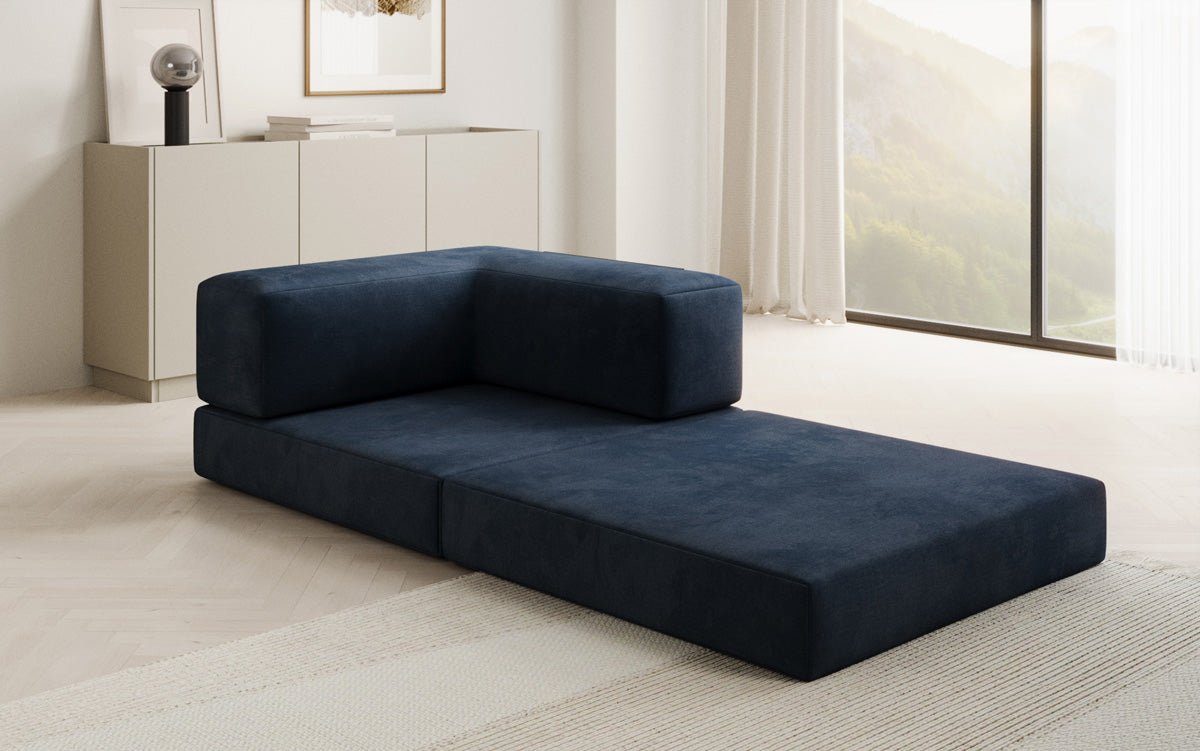 Projektowany fotel Lazy w aksamitnej tapicerce