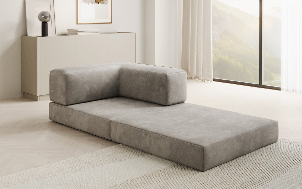 Projektowany fotel Lazy w aksamitnej tapicerce