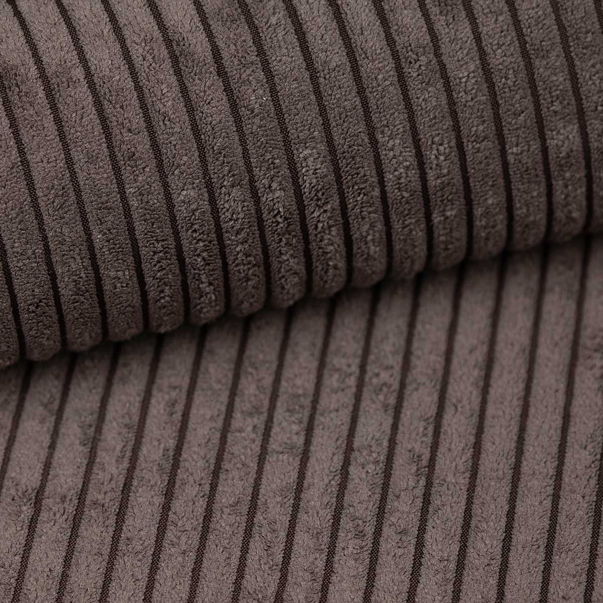 Sofa projektanta Lazy L obita materiałem Cord