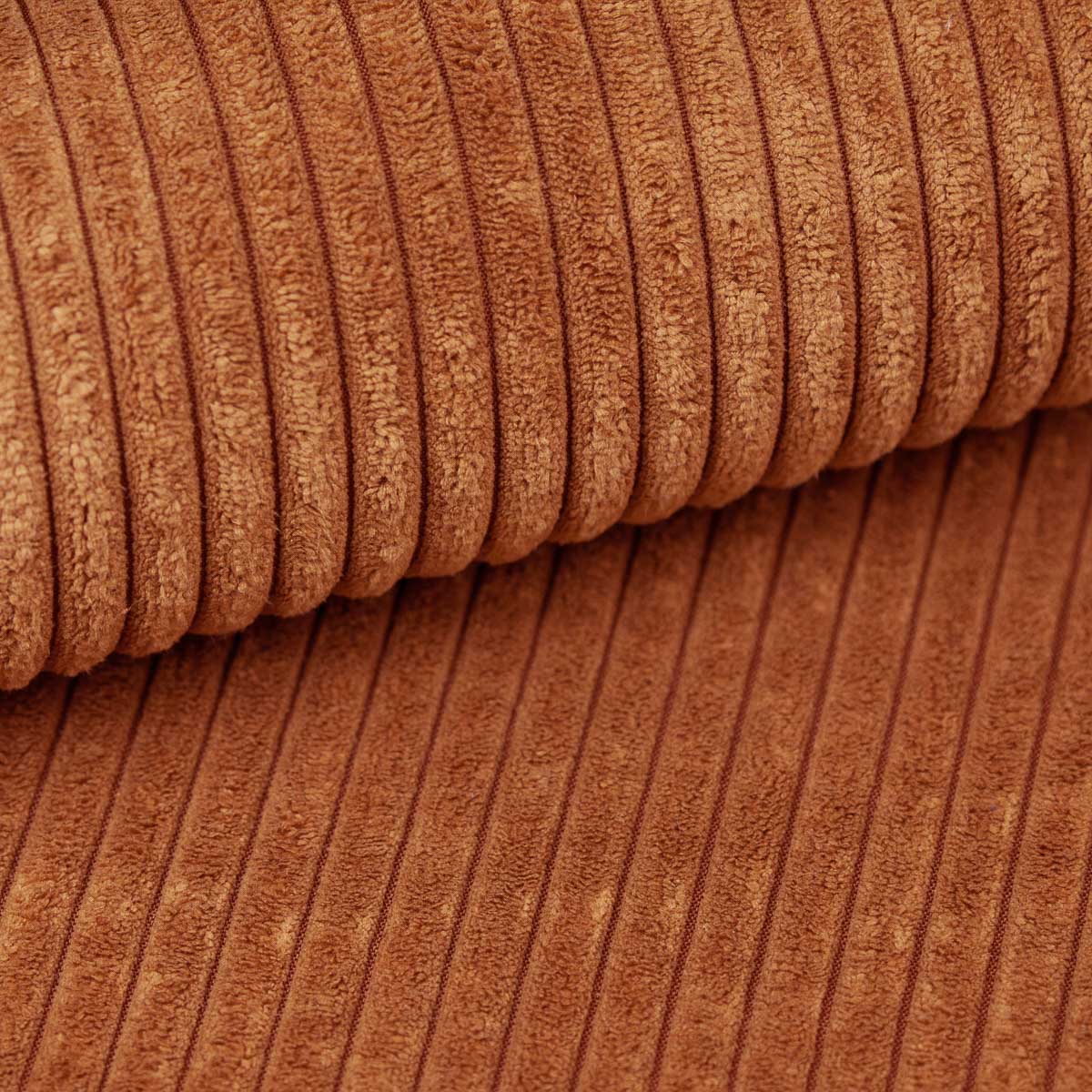 Sofa projektanta Lazy L obita materiałem Cord