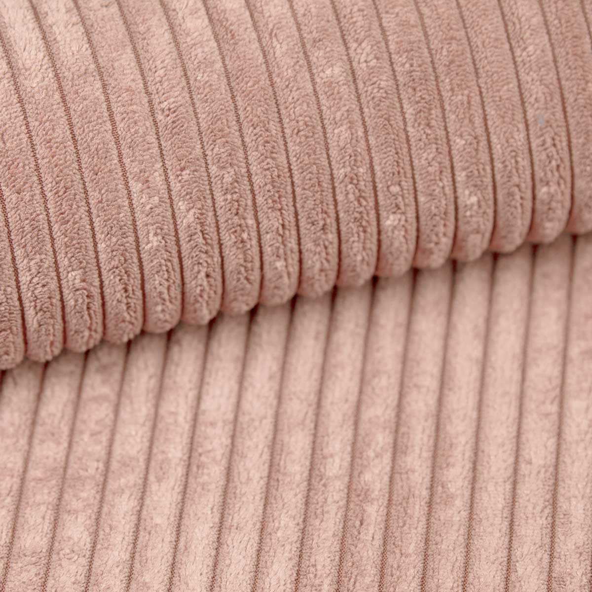 Sofa projektanta Lazy L obita materiałem Cord